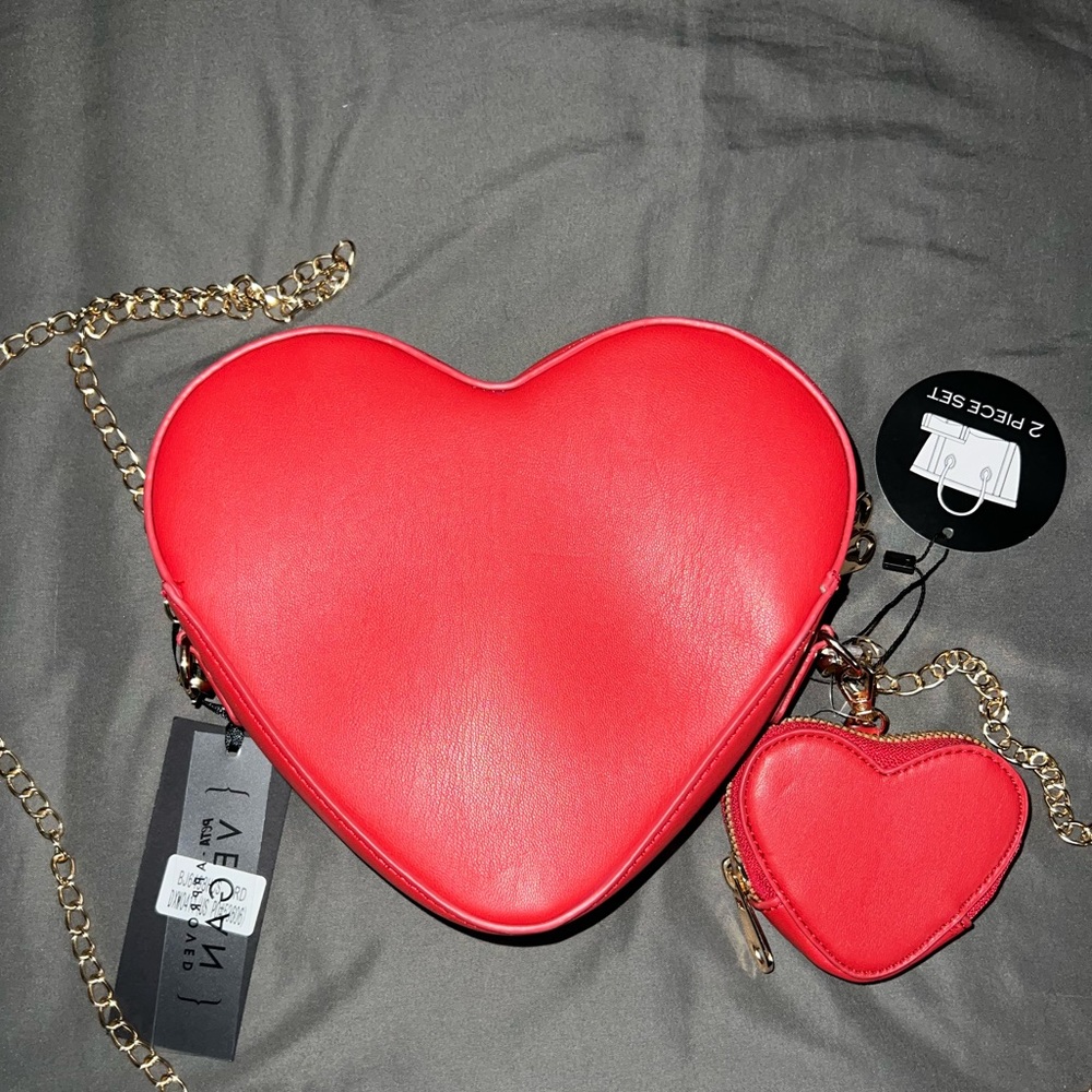 Red heart purse with chain